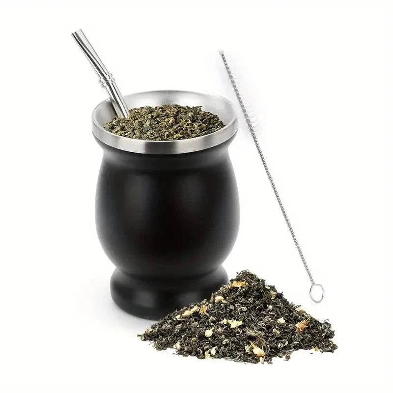 Ensemble tasse à maté 8 oz avec bombilla et brosse en acier inoxydable, idéal pour savourer une boisson traditionnelle.