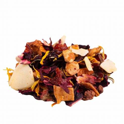 Infusion en morceaux de fruits et fleurs, aux tons rouges, orangés et crème, avec des pétales d’hibiscus et des éclats de fruits.
