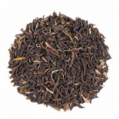 Thé Jasmin- Mélange artisanal de feuilles sélectionnées, imprégnées de notes délicates et parfumées, parfait pour une boisson chaude élégante et apaisante.
